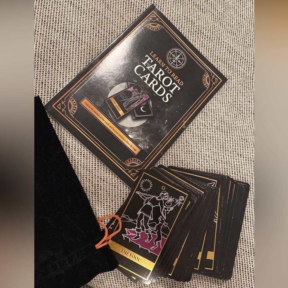 Tarot cards-gift never used comes with a booklet and a bag